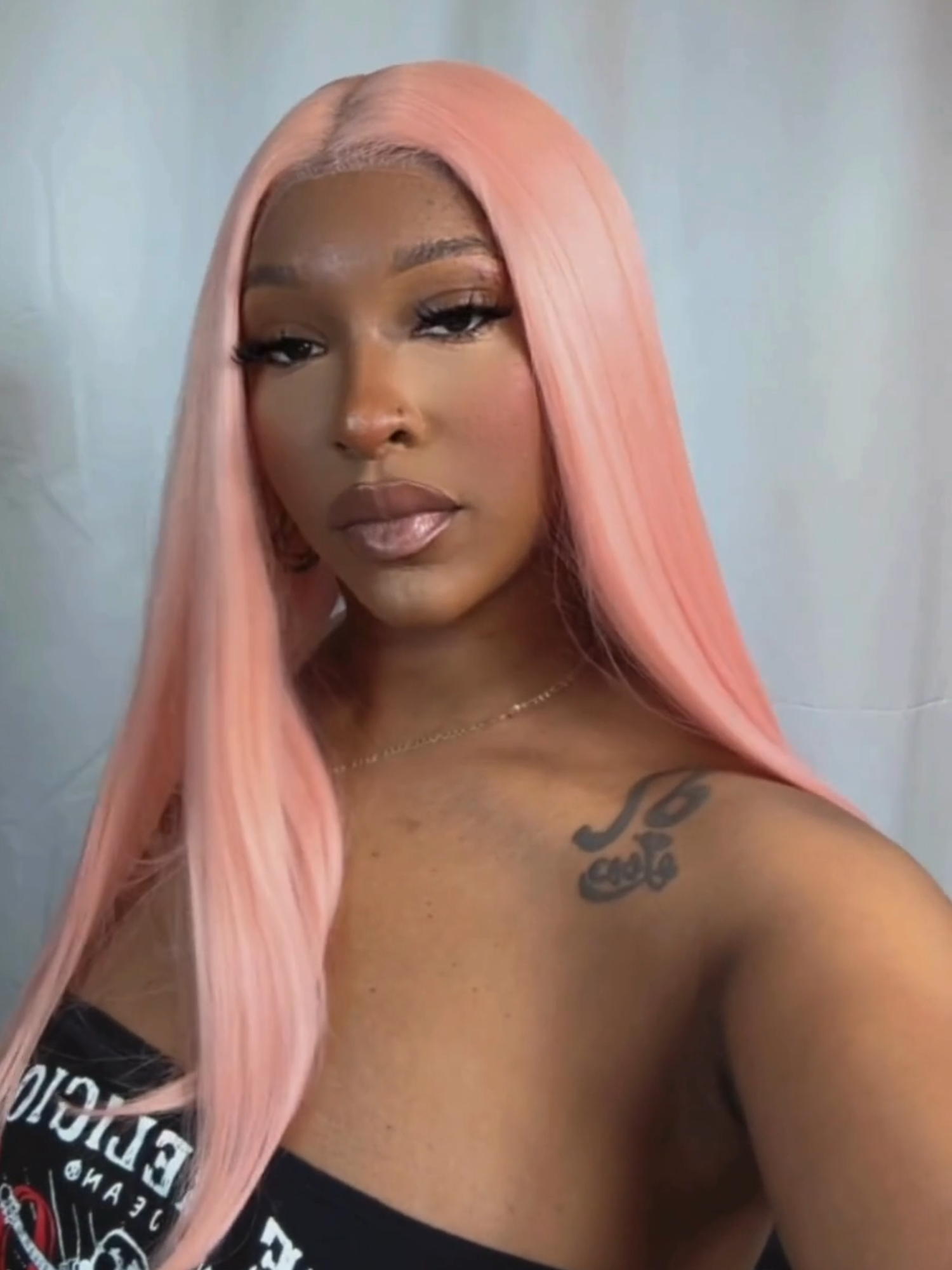 Wig: Sensationnel Dulcia in color Peach Sorbet Pretty pastel! #ebonyline #sensationnel #sensationnelhair #syntheticwig  #gluelesswig #SensationnelEmpress #SensationnelShearMuse #pastelwig #pinkwig #longwig #straightwig #PEACHSORBET