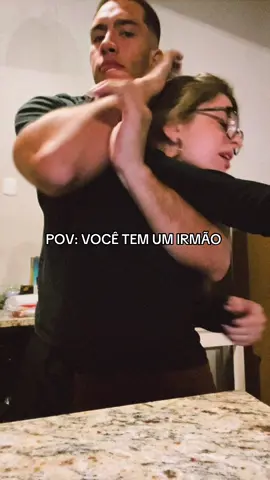 Mais um dia na minha vida, da parabéns pro @Castello, 24 anos me atazanando 🥰🎉🥳 #barbaratiossi #humor #irmaos #familiatiktok #trend #LIVEIncentiveProgram #LIVEStory #PaidPartnership #LIVEIsEasy 
