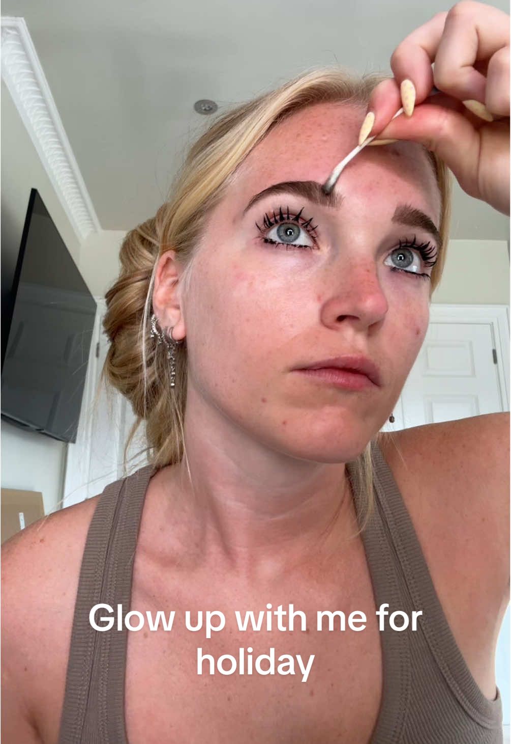 Pre holiday glow up 💅🏽✨🛁🎀 @thisworks @heyestrid @hismile @Blink Brow Bar  #holidayglowup #holiday #GlowUp #beautyprep #beautytreatments #waxing #shaving #lashtint #browtint #blinkbrowbar #holidayprep #holidaypreparation #fyp 