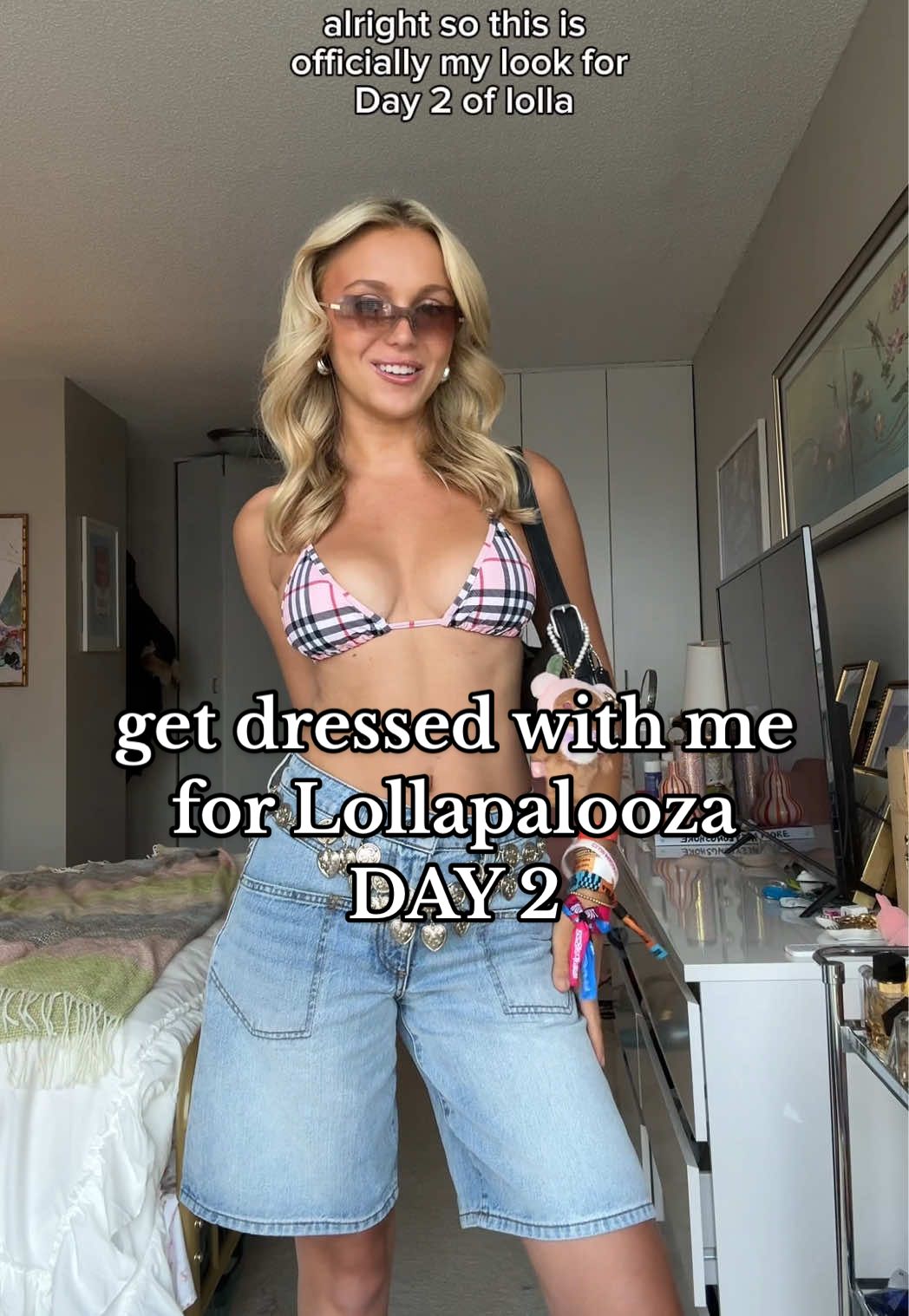get dressed with me for Lollapalooza day 2 ✨ #chicagotiktok #chicagoinfluencer #lollapalooza #festivalfashion #festivaloutfit 
