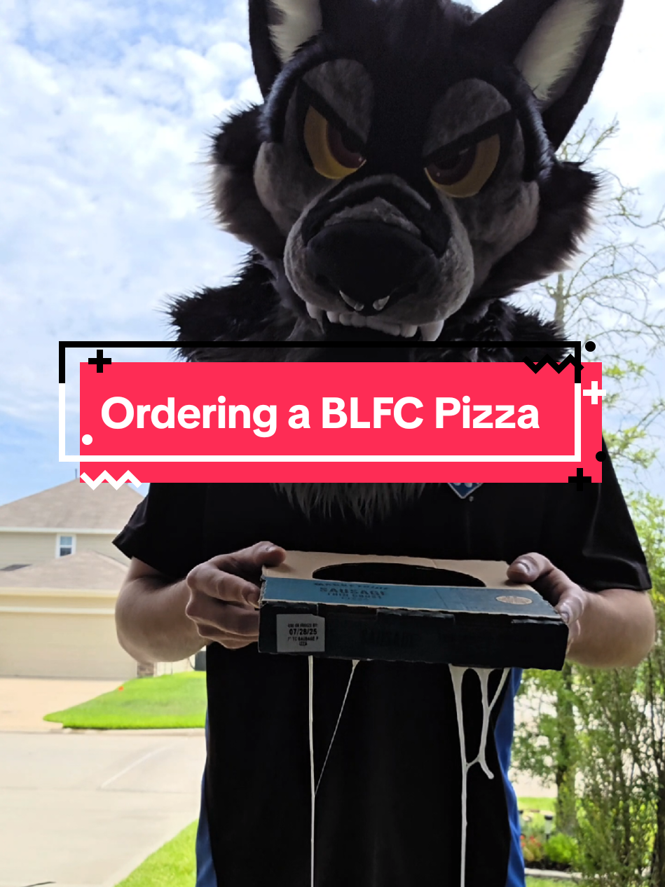 Blfc pizza, now delivered 😋 #furry #furryfandom #furriesoftiktok #fursuit #fursuiter 