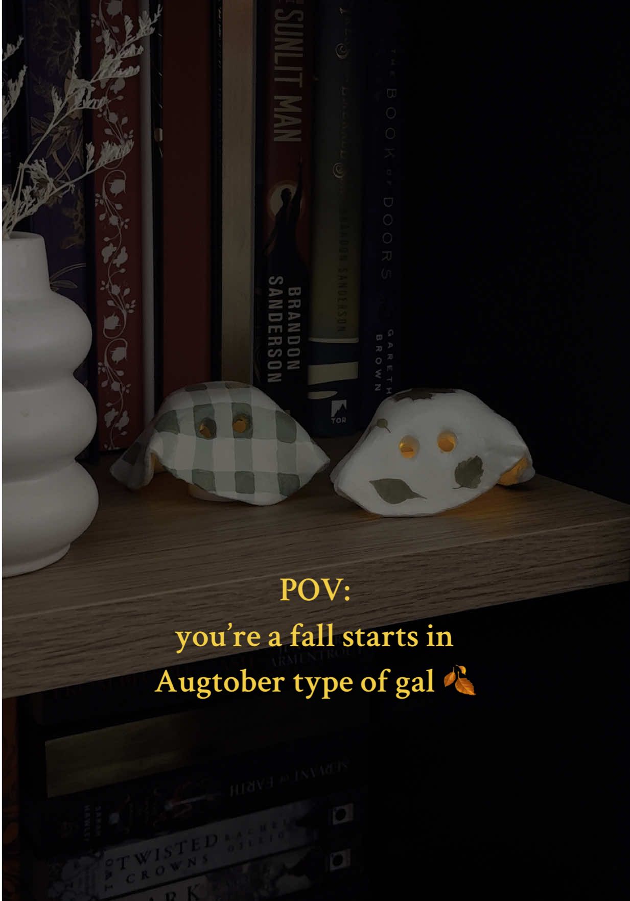 I loved summer this year, but my soul is ready to embrace fall 🍂 Happy Augtober! #augtober #claycrafts #clayghosts #airdryclay #airdryclayideas #fallvibes #falldiy #falldecor #falldecordiy 