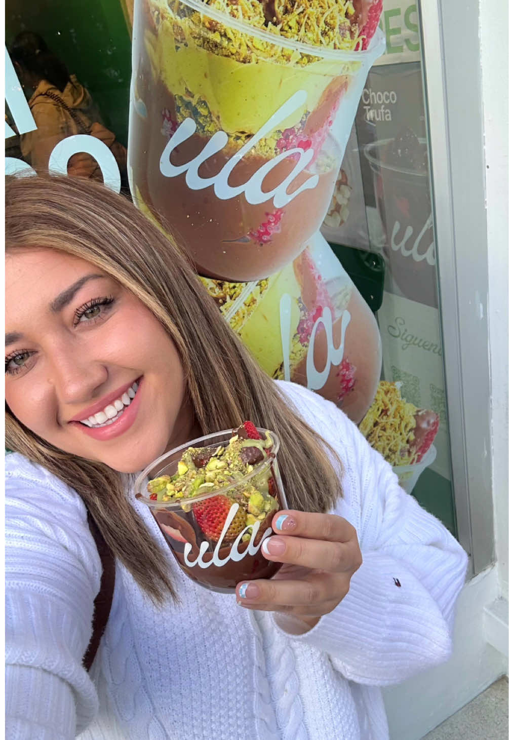 Dubái chocolate strawberries in Bogotá Colombia 🇨🇴 #dubaichocolate #dubaichocolatestrawberries #bogota #bogotacolombia #restaurantesencolombia 