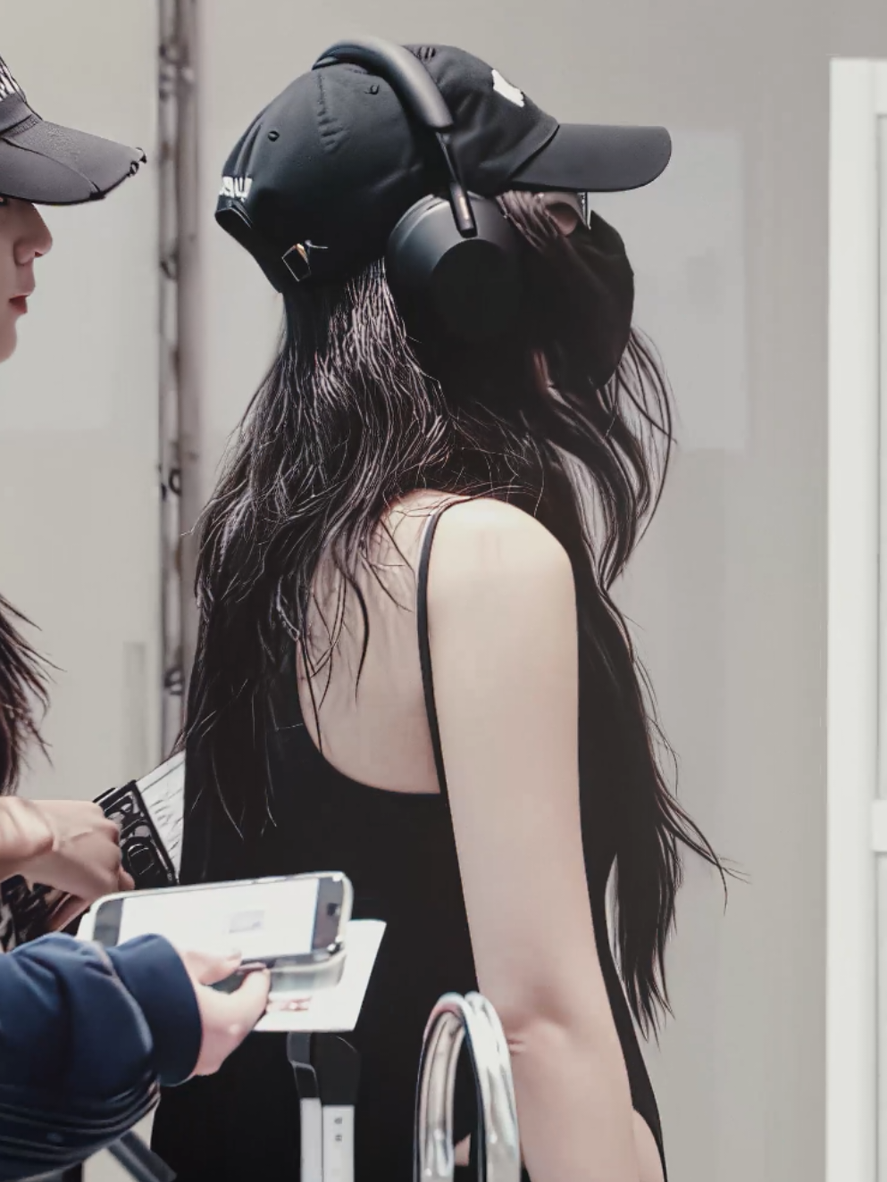 she looks so good damnnn cc: nnewjeans  ib: @es ⟡♡  tags: #jenniekim #kimjennie #jennieedit #jennieblackpink #jennieblackpinkofficial #blackpinkofficial #blackpinkinyourarea  #blackpinkedit #jisooblackpink JENNIE EDIT JENNIE AIRPORT ARRIVAL