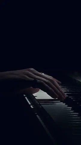 What color do you imagine? This song ‘Vibrant Green’ is now released on all platforms 💚 ~• #piano #pianist #pianocover #vibrantgreen #jamesmalikey #pianomusic #calm #emotion #green #aestheticvideos #waltz 