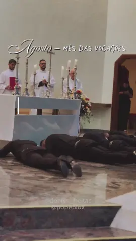 Qual é a sua vocação?🤷🏾‍♂️ #catolicos #catholic #igrejacatolica #catolicos_por_amor #padre #🇻🇦 #catolicostiktok #padres 