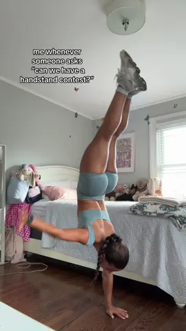i have a handstand obsession😋😋 