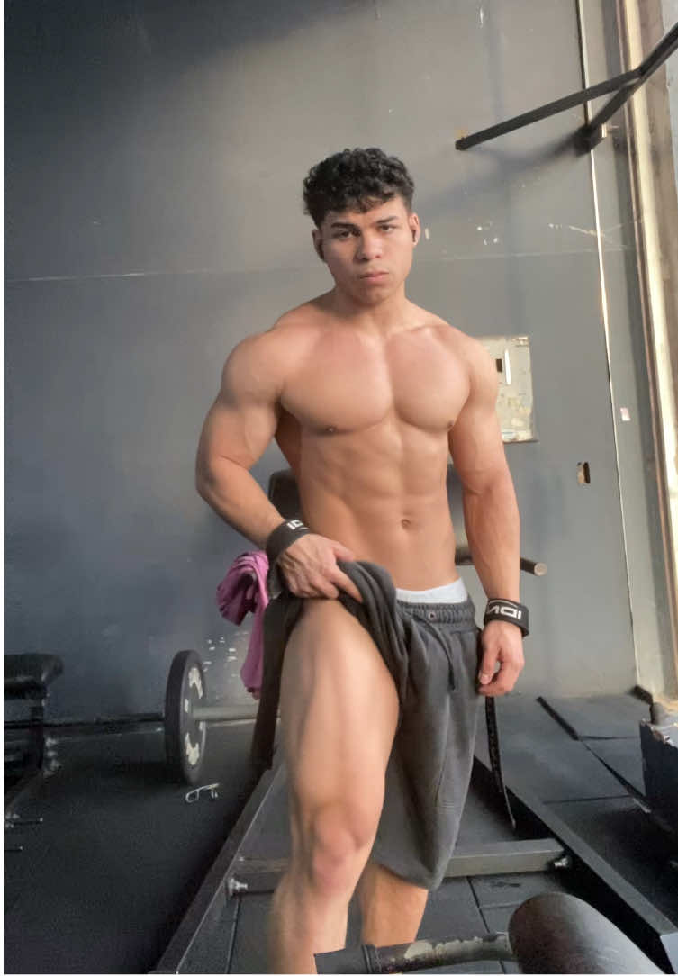 never skip legday #GymTok #gymmotivation #foryoupage #legs 