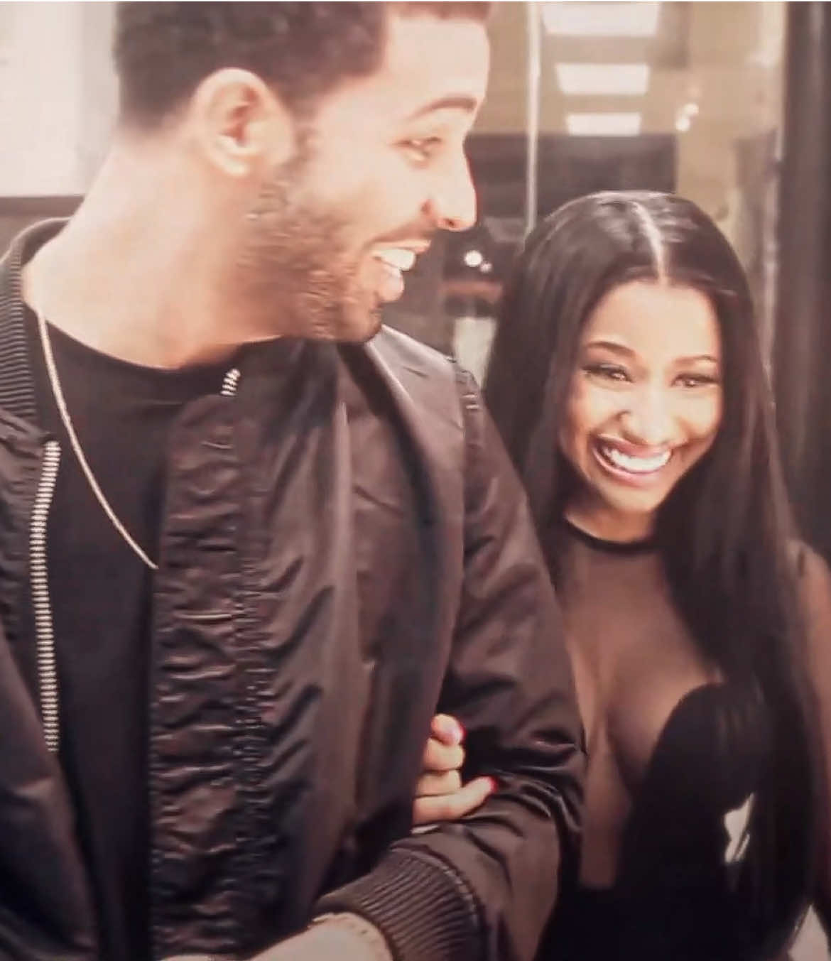 That’s my mom btw 🙂‍↕️ || #nickiminaj #drake #smoothedit #aftereffects #nickiminajedit #drakeedit #foryou #whoslloyd #lloyd 