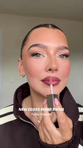 This lip glossssss WOW @Fenty Beauty #fentybeauty #glossbomb #newglossbomb #glossbombswirl 