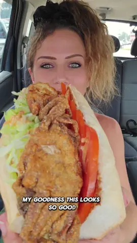 Soft shell Crab Po-boy Sandwich!!! #sandwich #crunchy #crab #yum #eatwithme #thefoodoutlaw 