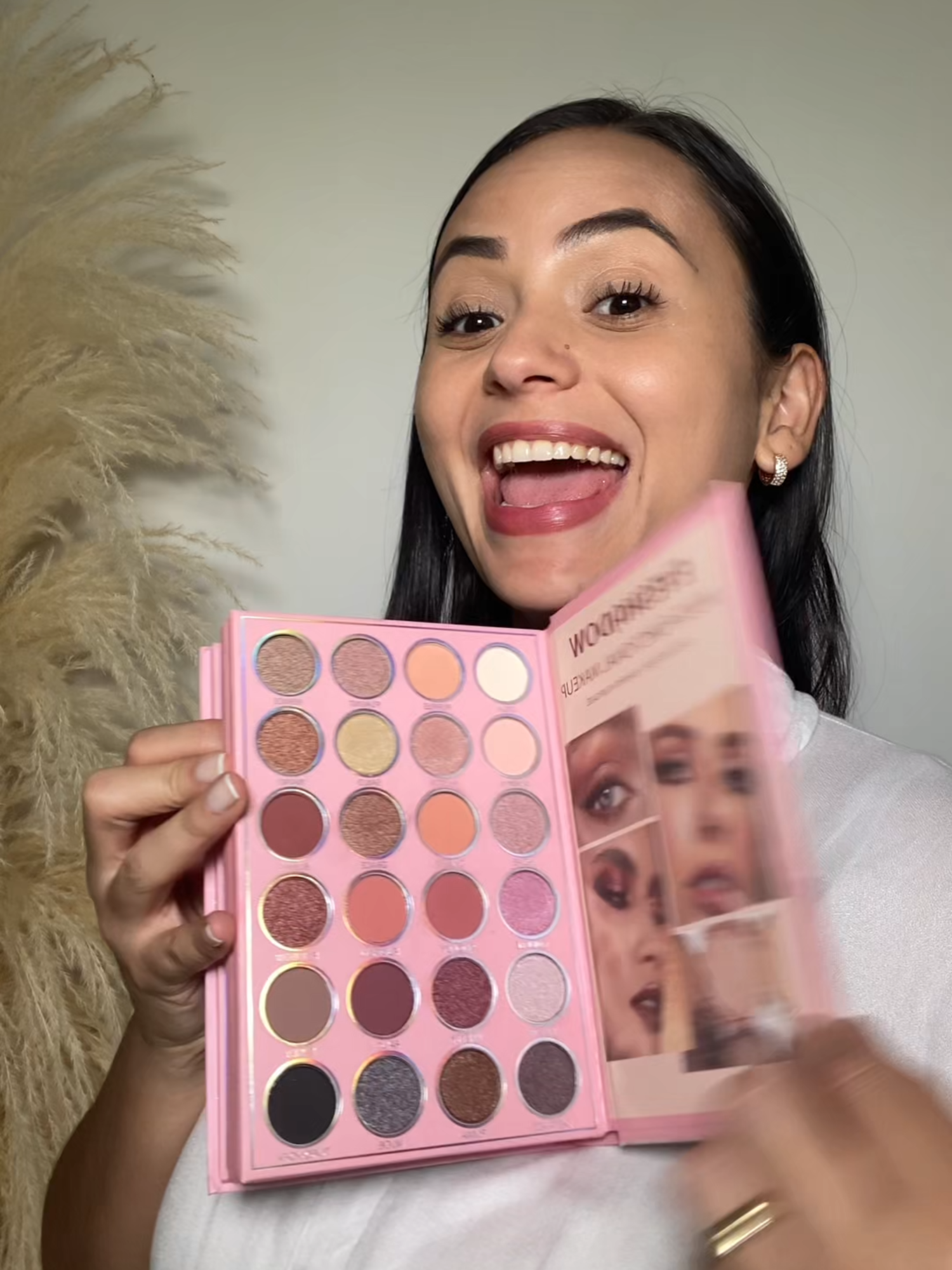 ¡Tu nuevo libro favorito no tiene letras... tiene maquillaje! 💄 Más de 80 tonos en una sola paleta profesional. ¿Lista para ser tu propia artista? #VogueMakeUpBook #MakeUpTikTok #TikTokMeHizoComprar #PaletaDeMaquillaje #MaquillajeProfesional #GlowUp #TikTokEcuador #Maquillaje2025 #MakeupAddict #BeautyGoals #TikTokBeauty #MaquillajeViral #MakeUpLovers #EsteticaTikTok #SetDeMaquillaje #ViralBeauty #BeautyBook #RutinaMakeUp #MaquillajeCompleto #TikTokMaquillaje
