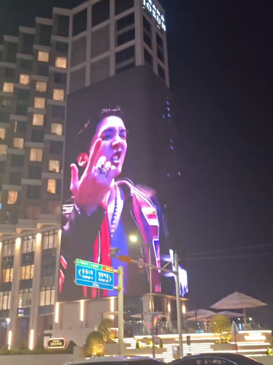 J-Hope killin' it girl billboard in Busan 😍😍😍 #bts#btsarmy#jhope 
