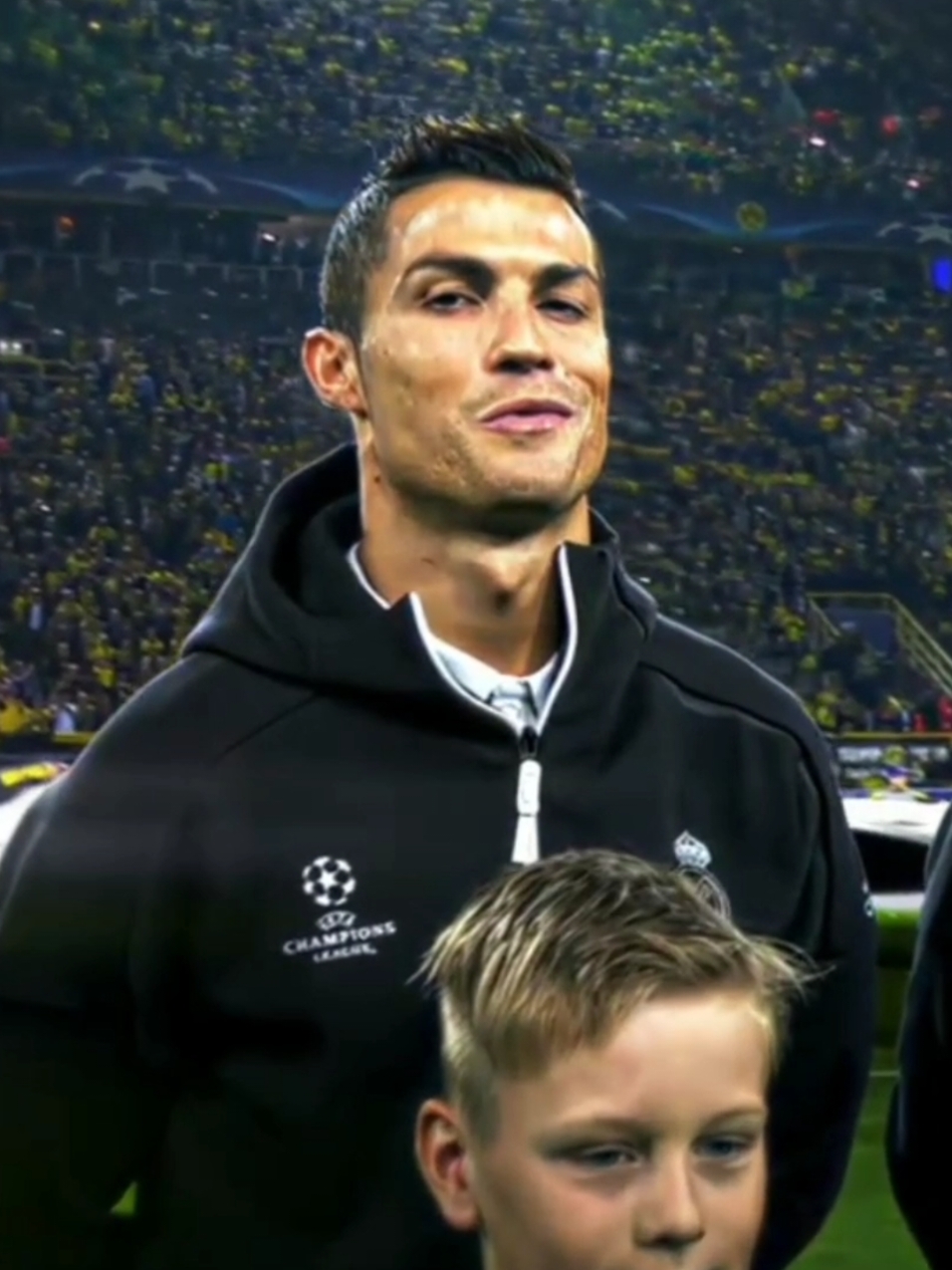 Ronaldo Entry #foryou #fyp #viral #stitch #foryoupage #tiktok #trending #ronaldo #football #entry #son #song #fans #skills 