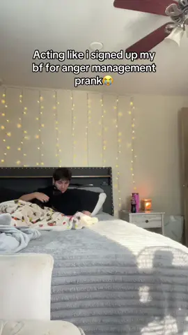His reaction at the end😭 #fyp #trending #couplecomedy #viral #couplestiktok #couplepranks #viralvideo 