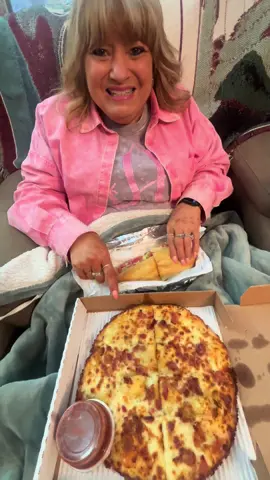 Replying to @Diesel’s Mom suppertime in Appalachia -takeout friday #suppertimeinappalachia #takeout #takeoutfood #pizza #pizzanight 