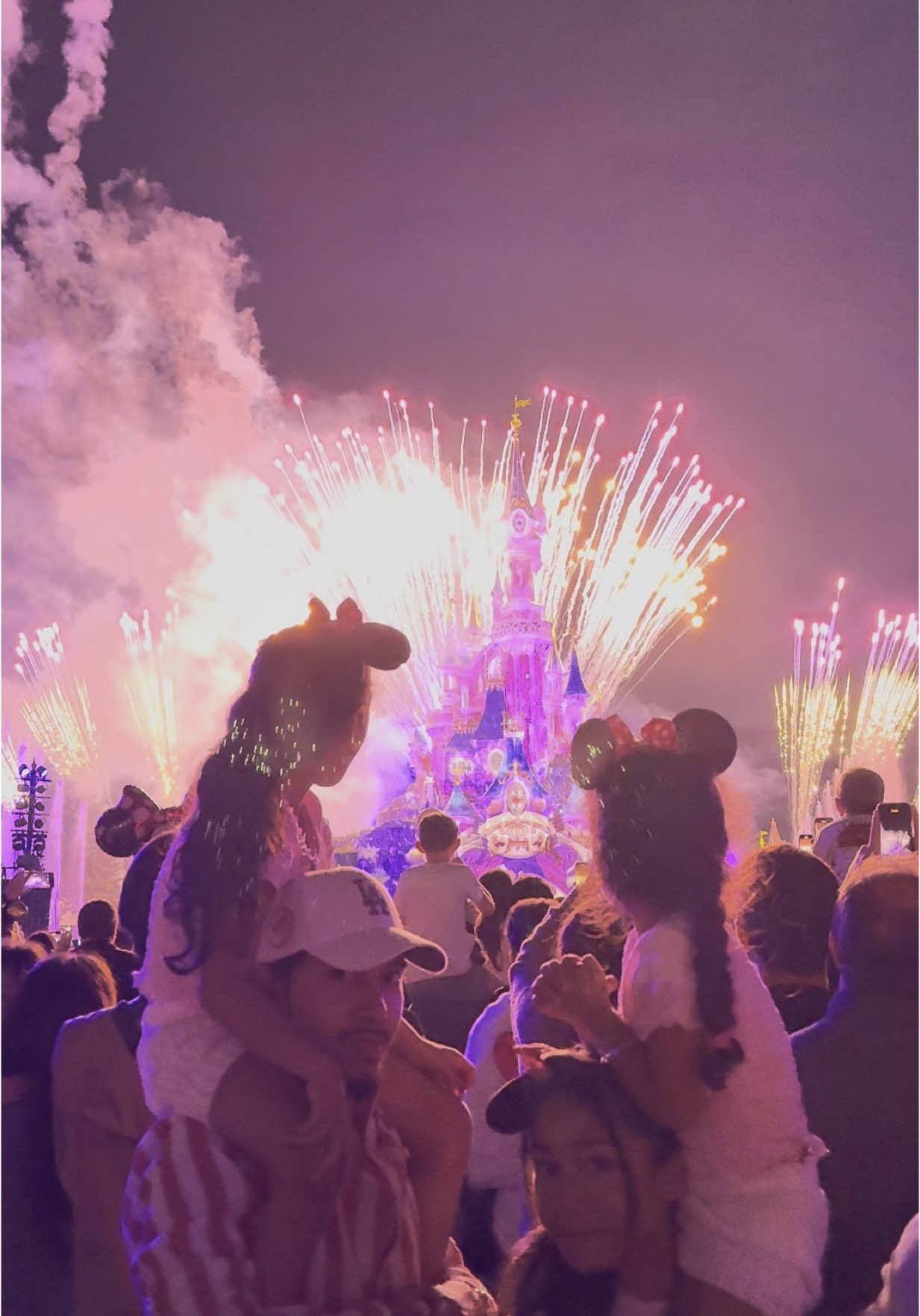 A magical night 🎆 VaOaVi kontente demais 🫶 #disneyland #paris #fireworks 