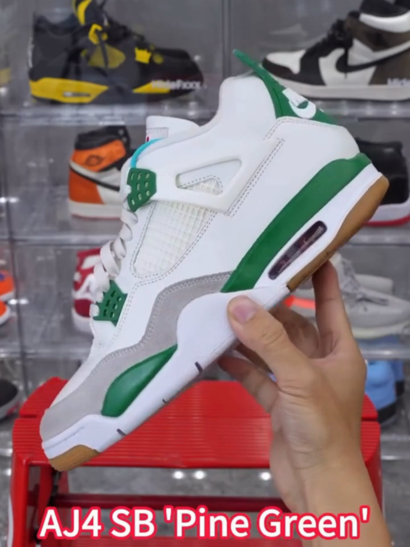 DUELO DE PESO: Qual dos dois você escolheria? 🔹 Nike SB x Jordan 4 
