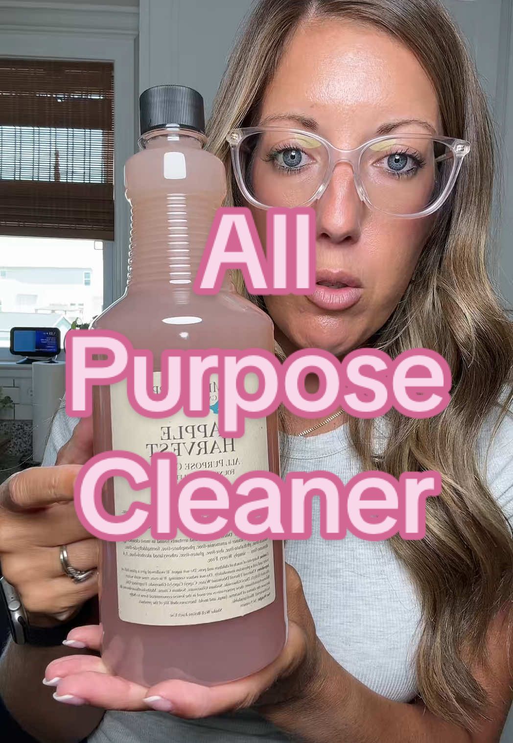 Smells like you’re baking a warm apple crisp 🥰🍎🥧 #appleharvest #allpurposecleaner #CleanTok #cleaningsupplies #backtoschool #tiktokshopcreatorpicks #fallcleaning #fallscents 