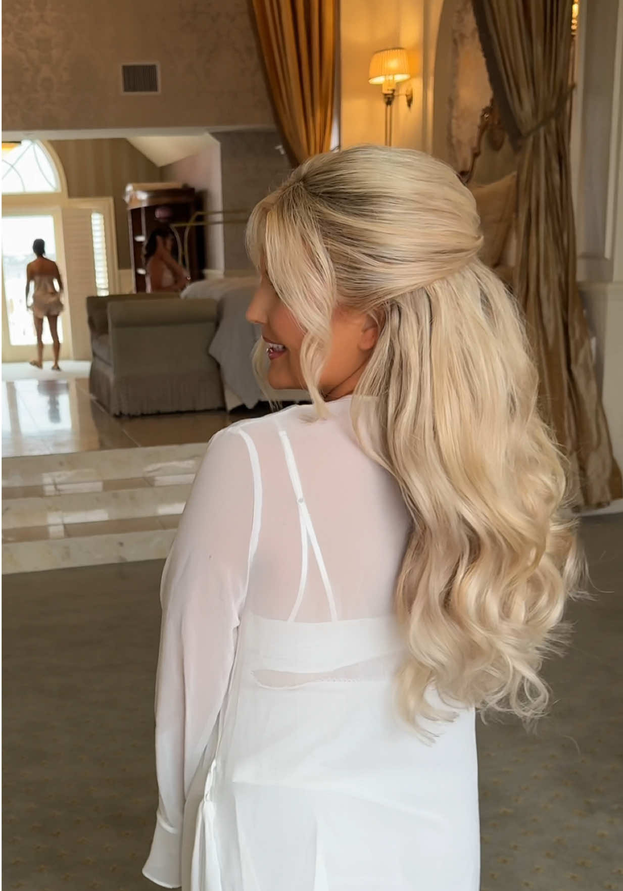 Bride + 2 Sisters timeline 🤍 @Bellamihair @SexyHair  #hairstyleideas #weddingtiktok #weddingday #bridalhair #hairstyletutorial #bridlahairandmakeup 