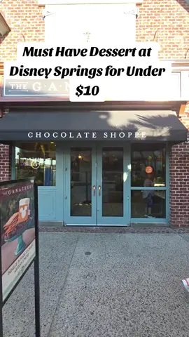 Best $8 Dessert at Disney Springs.  #disneysprings #disneytreats #disneyfood #Foodie  #disneysnacks #disneytips 