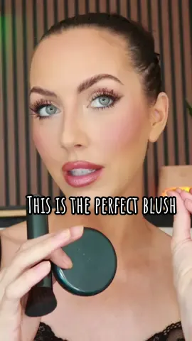 The Soshe Blurring Pillow Blush & Brush instantly became one of my favorite blushes in my collection! This blurring blush in the shade speakeasy is the perfect year round shade. Love it! @SOSHE Beauty gifted #sosheblurringpillowblush #blushthatblurs #soshebeauty #bestblush 
