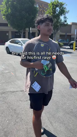 bro’s clearly inexperienced 🤦🏽‍♂️ #hardsummer #rave #musicfestival #ravebaby #fyp