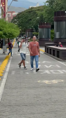 La llam4da pel1gros4 🤣 #broma  #humor #entretenimiento  #viral 