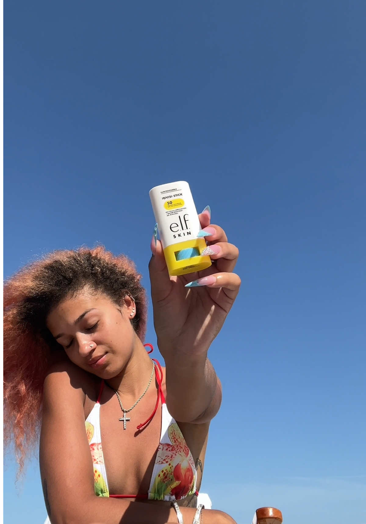 Putting on sunscreen at the beach >>> 🏖️☀️ @elfcosmetics #elfcosmetics 