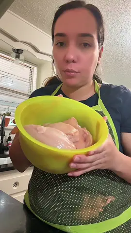 🍗 Hoy cociné algo fácil, rápido y rico: pollo en la freidora de aire 🙌 Esto es parte de mi proceso real de pérdida de peso. Empecé en 175 lbs y ya voy en 168, sin suplementos, sin pastillas. Solo comida real, constancia y mucho amor propio 💪💖 No soy chef, solo soy una mamá cambiando de hábitos y luchando todos los días por una mejor versión de mí. #PerdiendoPesoSinFiltros #MamáReal #ComidaSaludable #EstiloDeVida #PolloEnFreidora #CambioDeHábitos #168YBajando #SinPastillas #ConstanciaSíFunciona #FreidoraDeAire