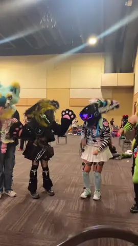 DAY 1 OF AWU @KitTheProtogen @cuttingpuppy 🔜AWU @Gloomy/Frankie🔜AWU'25 @SkylarKaiju🔜AWU 