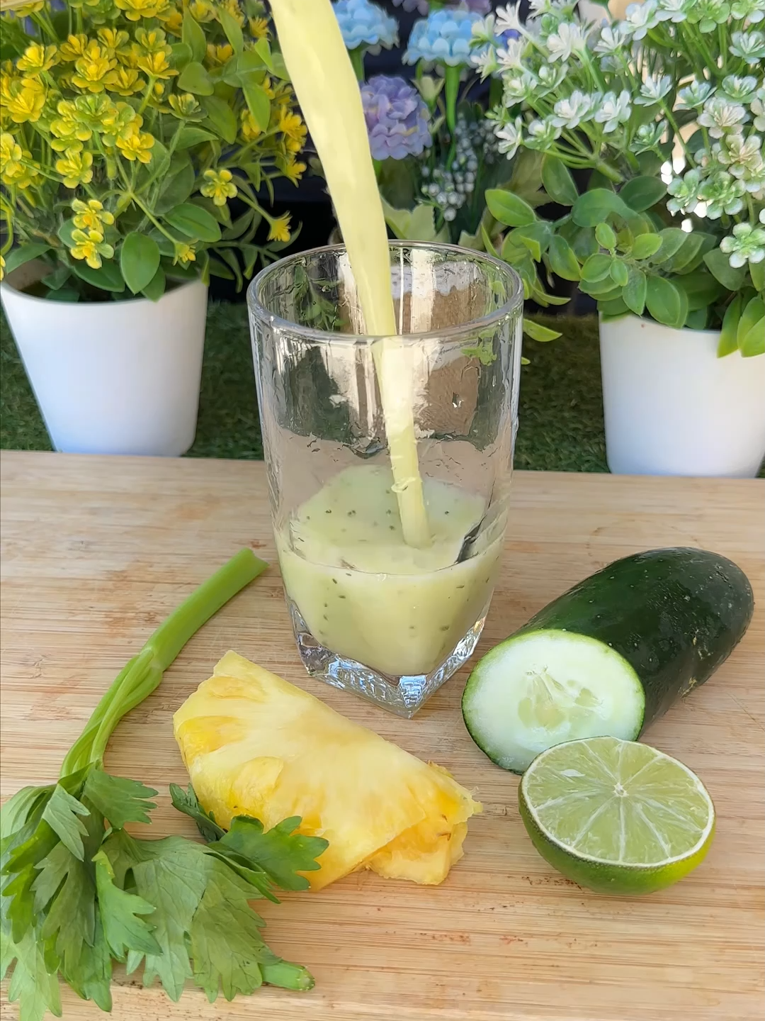 Mescla Pina con Pepino Apio