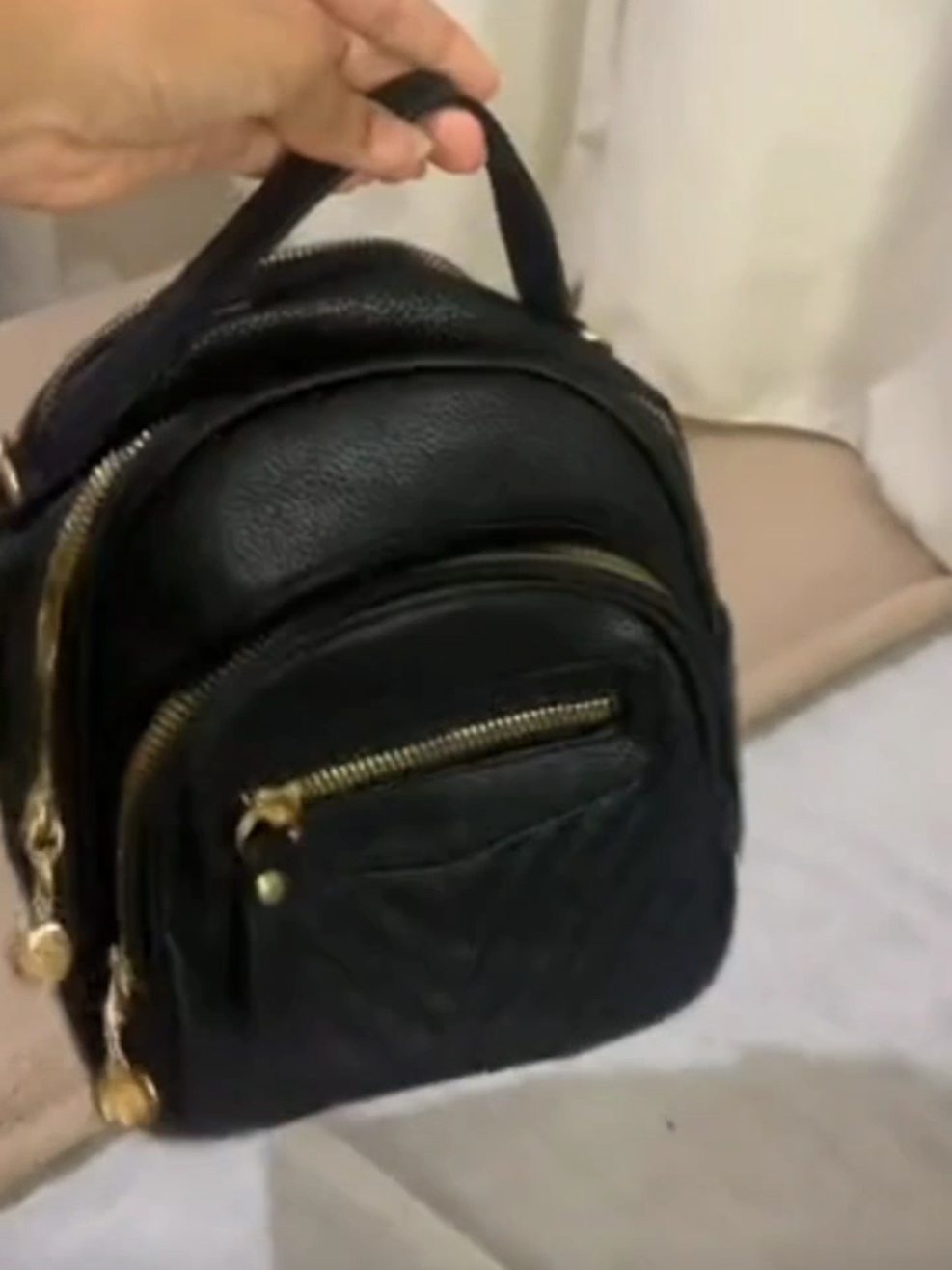 Bolsa Mochila de Couro Feminina Transversal com Alça Removível #TikTokShopBrasil #AchadinhosDaInternet #BolsaFeminina #EstiloEConforto #CompreiNoTikTok #ModaVersátil