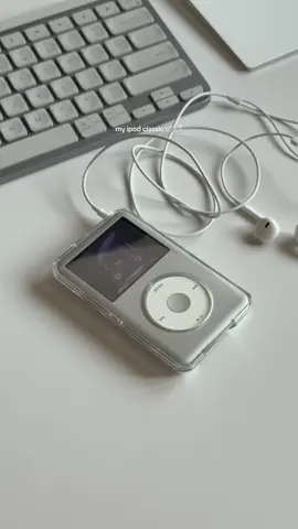 my recent obsession 🎧ྀི #ipod 
