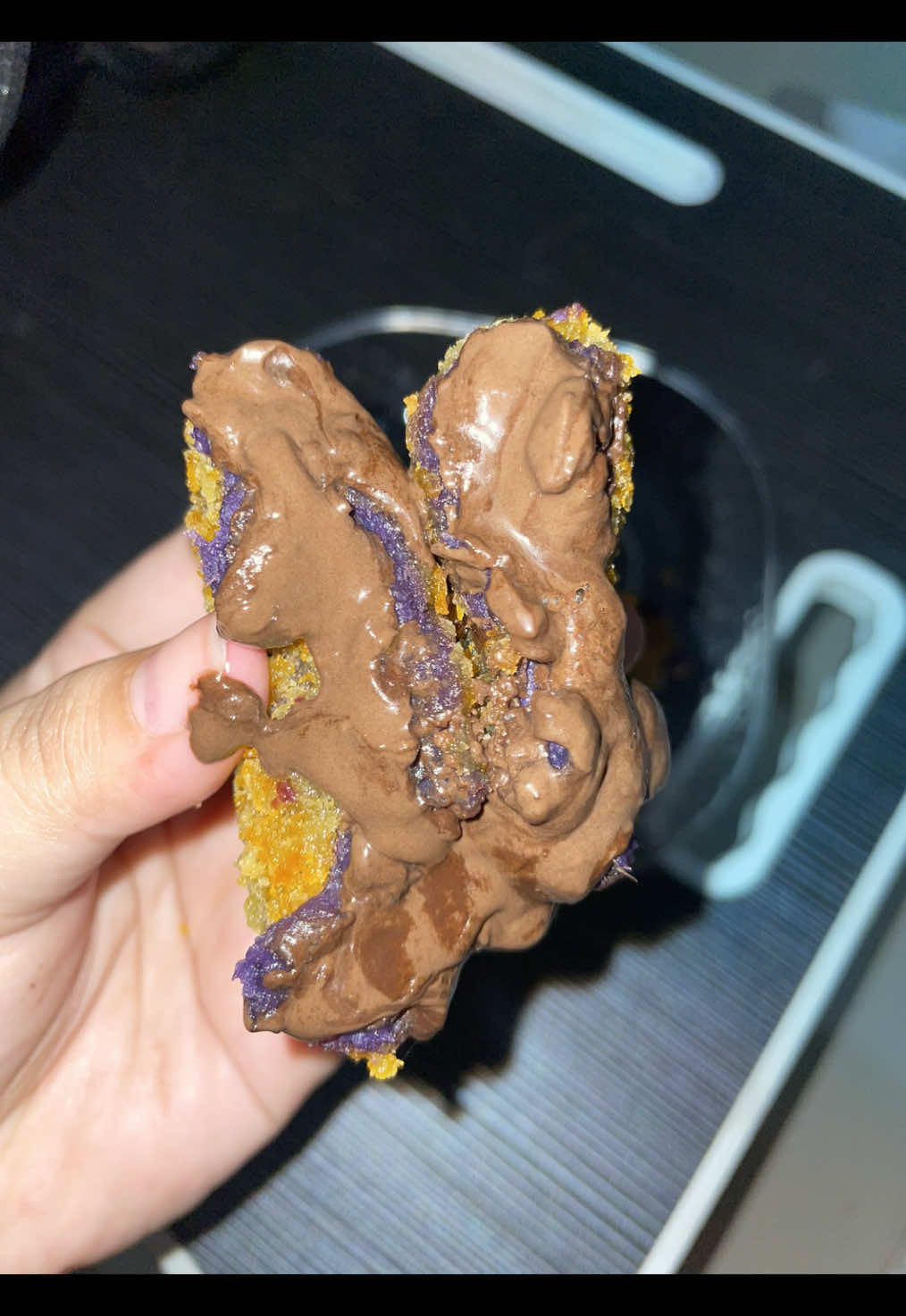 Bola bola ubi ungu rasa coklat lumer🤤 #bolabolaubi #ubiungu #coklatlumer #cemilanmanis #cemilanenak #cemilanviral #cemilanenakmurah #cod #bisadiantar #cikarang #cikarangpeople #cikaranghits #cikarangtiktok #cikarangviral #cikarangpunyacerita #fyp #fypage #soundviral #xyzabc 