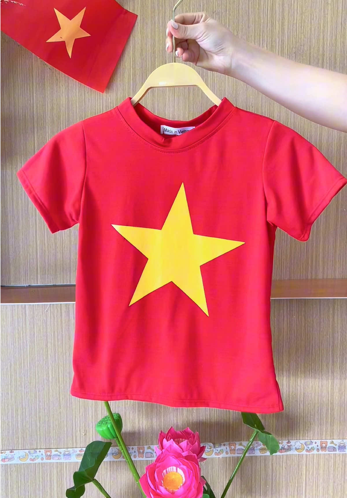 Mẹ Bé Áo in cờ đỏ sao vàng. #mebereview #mevabe #xuhuong #viral #2tháng9 #tôiyêutiktok #tôiyêuviệtnam 