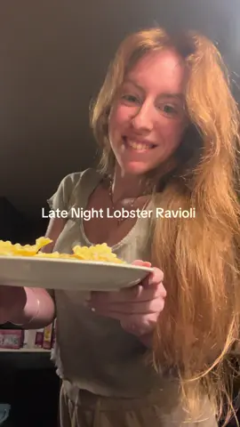 🦞 Pro tip infuse the water with salt and garlic #dinner #lobster #ravioli #modernwellness 