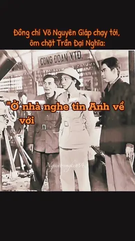 Ngày 20/1/1946. Cảng Hải Phòng chật kín người. Mái tóc bạc của Người nổi bật giữa rừng cờ đỏ sao vàng, giữa tiếng hô vang “Bác Hồ muôn năm!”. Cùng với Người là những chiến sĩ cách mạng lừng danh: Trường Chinh, Phạm Văn Đồng, Võ Nguyên Giáp… Lần đầu tiên sau bao năm xa cách, đất mẹ Việt Nam dang tay đón những người con ưu tú nhất từ chiến trường chính trị Paris trở về. Đó không chỉ là cuộc hồi hương – mà là một cột mốc thiêng liêng, nơi trái tim dân tộc hội tụ với ý chí cách mạng. Giáo sư Trần Đại Nghĩa kể lại: “Cảng Hải Phòng như vỡ oà. Bác Hồ vừa bước xuống làn sóng người cuộn trào. Võ Nguyên Giáp chạy tới, ôm chặt tôi mà rằng: 