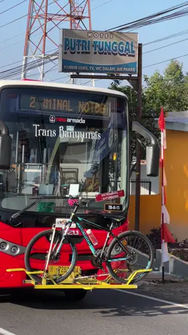 Bus modern mirip di Jepang tapi ini di kabupaten 