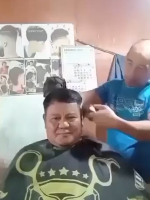 🤣 💇🏻‍♂ Faris BarberGames 📌 Jln. Perumnas Seturan, Jogja 🕘 Buka Setiap Hari 09.00-21.00 Tag temenmu yang butuh potong rambut biar makin rapi & kece! ⬇️👇 Jangan lupa FOLLOW & KOMEN biar gak ketinggalan update promo dan konten seru lainnya! 🔥 #barbershop #kapster #barbershopmurah #kapsterbarbershop #farisbarbergames #barberdekatupnjogja #barberman #barbershopjogjakarta #barbershopjogja #barber #comedyreels #comedy