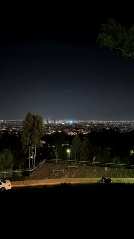 Que paz se siente ir en tu moto a los fuertes solo ir a caminar, correr y despejarte de la mente mientras te relajas con esa hermosa vista de todo puebla 🤩🌙✨ #puebla #goviral #foryoupage #sunset #landscape #fyp #viralvideos #tik_tok #city #lights #sky #panorama #music #creatorsearchinsight #night