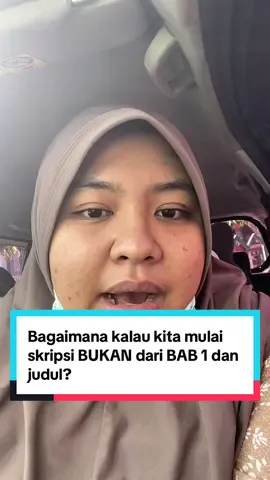 Skripsian kalau mau mulus, jangan mulai dari judul dan BAB 1. Mulai dari tinjauan pustaka dan orisinalitas penelitian. Menurut pengalamanku yang tidak seberapa itu, mahasiswa bisa menulis lebih efektif dengan cara ini. Kenapa demikian? Di BAB tinjauan pustaka dan orisinalitas penelitian itu, mahasiswa dipaksa untuk cari urgensi dan novelty penelitian dengan membandingkan penelitiannya dengan penelitian serupa yang sudah ada. Dipaksa cari teori, dipaksa cari konsep, yang notabanenenya tidak hanya relevan, melainkan juga akan menjadi fondasi dari skripsi ini. Di situlah urgensi ditemukan. Ketika sudah muncul urgensi, mahasiswa akan dipaksa untuk punya terobosan.  