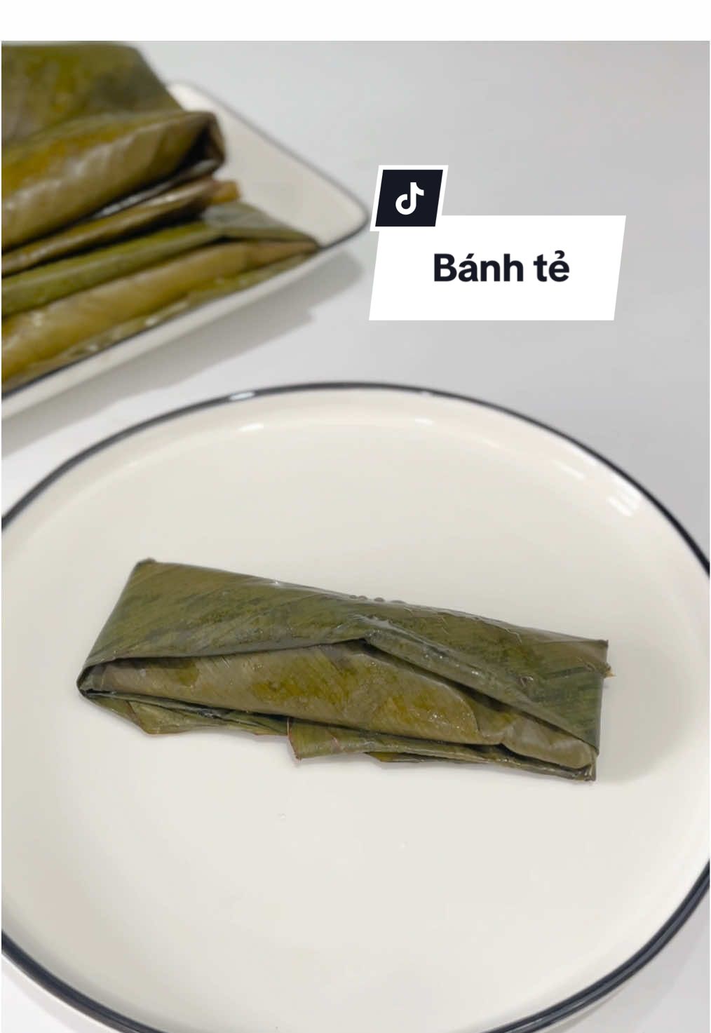 Nguyên liệu làm bánh tẻ: • Lá dong • 400g bột gạo tẻ • 800g nước • muối • hành khô • 50g mộc nhĩ • 300g thịt heo  • bột canh • mắm #fyp #tiktok #xh #viral #foryou #nauan #cooking 