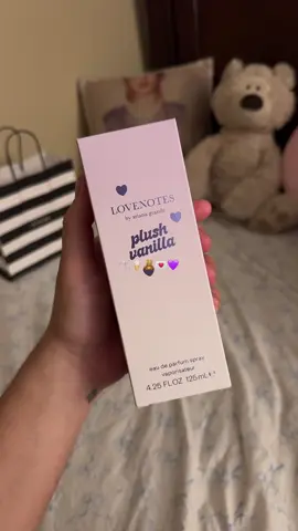 @arianagrande did that ! i smell like a vanilla macaron 🍦 exclusively at @SEPHORA #arianagrande #plushvanilla #arianagrandefragrances #sephora #frangrancetok #BeautyTok #fyp 