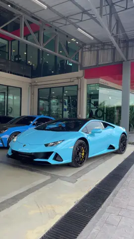 Lamborghini huracan evo สไลด์มาไกลจากภาคเหนือ เพื่อมาเติมของ รอติดตามชมกันนะครับ #lamborghini #huracan #prodrivebangkok #prodrive #lamborghinibangkok 