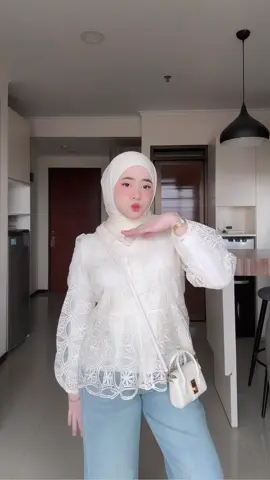 so pretty atasan blouse renda gini😩🤍 #blousedesign #blousewanita #blousecantik #blouserenda #luxme #outfitideas #outfit #outfits 