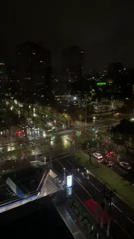 Noche de lluvia en Santiago de Chile 🇨🇱  #parati #santiago #chile #rain #lluvia #newyorkcity #foryoupage  