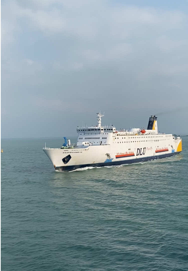 Salah satu kapal milik DLU yang terbesar dan mewah #dluferry #dharmalautanutama #dlu #kapal #dharmaferry7 #fyp #fypシ゚viral #lumbalumba #beranda #foryoupage 