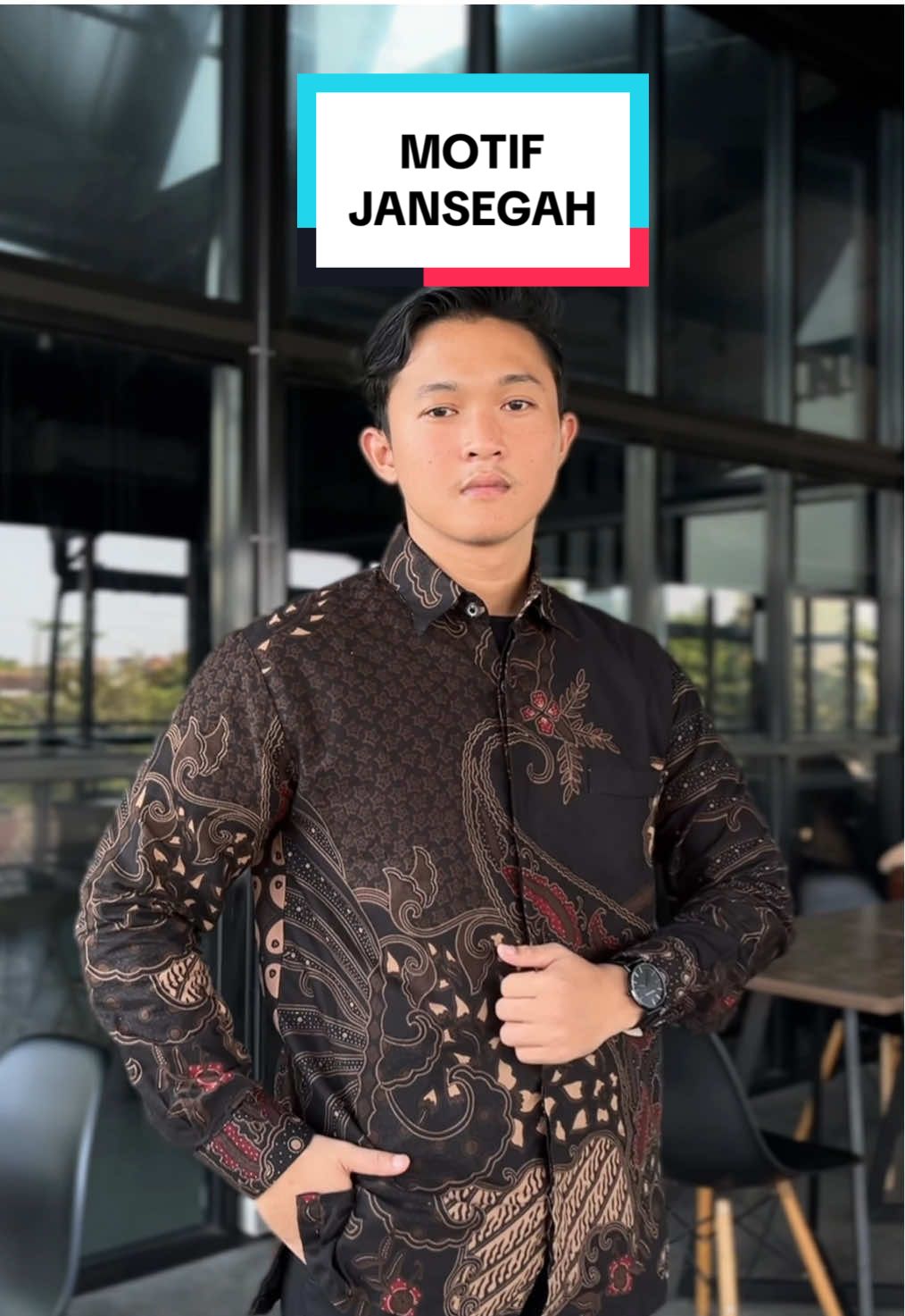 Kemeja batik Motif jansegah sudah kembali ready ya kakk, warnanya yg kalem dan menawan, coklat mahogany perpaduan dengan cream dan sedikit merah.                                   #rekomendasibatik #outfitbatik #kemejabatik #batikkondangan #mahogany #fyp #fypシ゚viral 