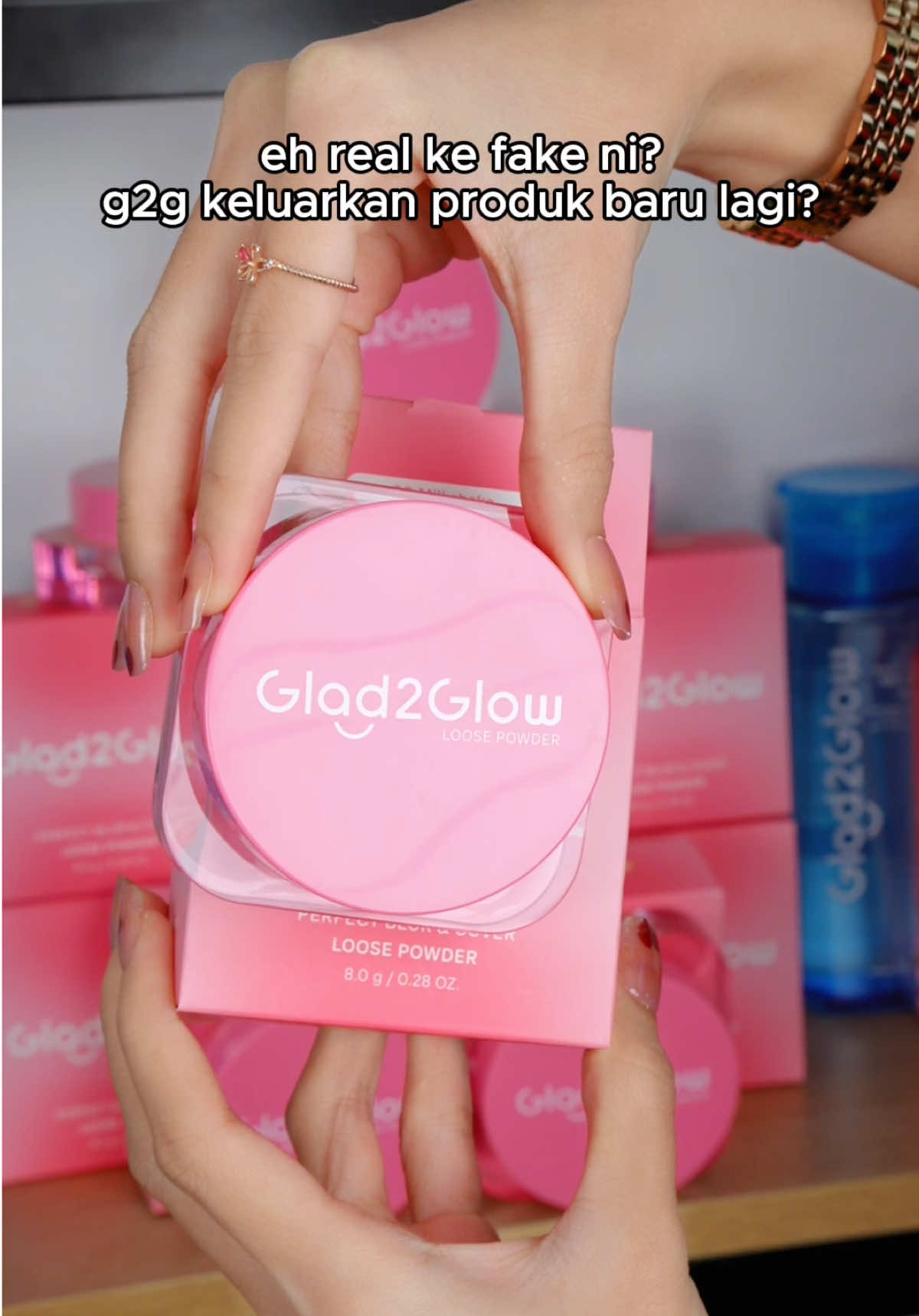 New launch = no more touch-ups. Our Glad2Glow Loose Powder keeps your beat fresh, smooth & locked all in one sweep  💞🌟Join our LIVE for more exclusive deals #myskincare #skincareMalaysia #g2gmalaysia #gladtoglowmalaysia #skincareviral 